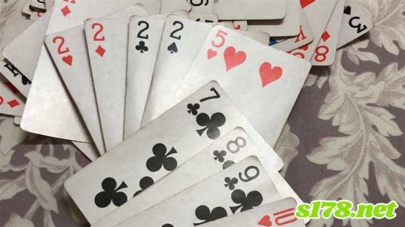 撲克牌遊戲多人