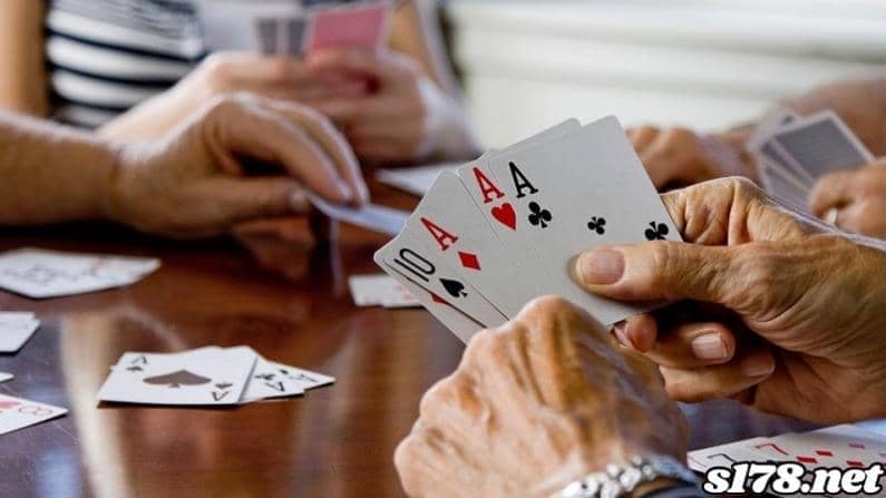 撲克牌遊戲4人