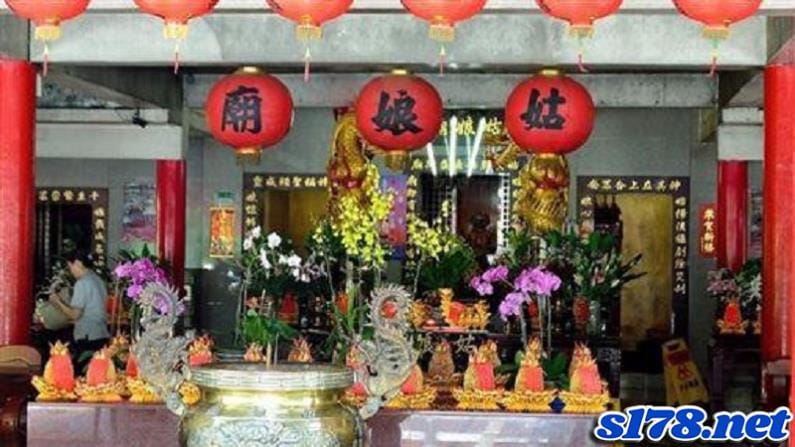 新北石碇姑娘廟,求感情也借你發財金!